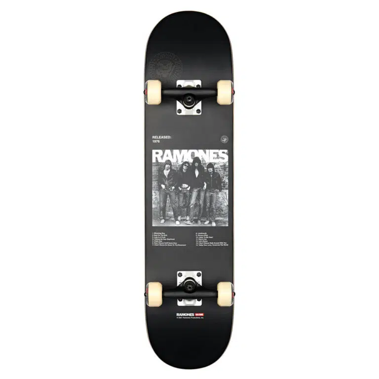 Complete Skate Globe X Ramones 7.75 Black