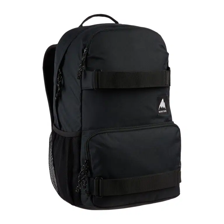 Μαύρο unisex σακίδιο Burton Treble Yell 21L με εργονομικούς ιμάντες ώμου, πλαϊνές θήκες για μπουκάλι και ιμάντες μεταφοράς skateboard.