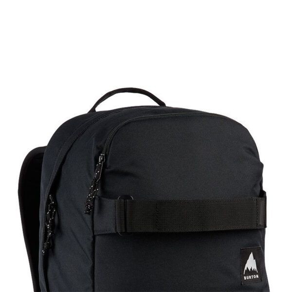Μαύρο unisex σακίδιο Burton Treble Yell 21L με εργονομικούς ιμάντες ώμου, πλαϊνές θήκες για μπουκάλι και ιμάντες μεταφοράς skateboard.