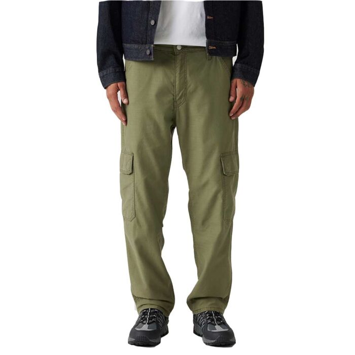 Ανδρικό παντελόνι Levi's 568 Loose Straight Cargo σε χρώμα Ivy Green, με ίσια γραμμή και τσέπες cargo στο πλάι.