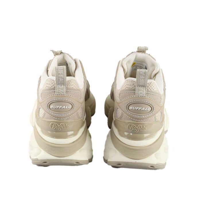 Buffalo Truck chunky sneakers σε beige cream χρώμα με χοντρή σόλα και urban σχεδιασμό, σε λευκό φόντο.