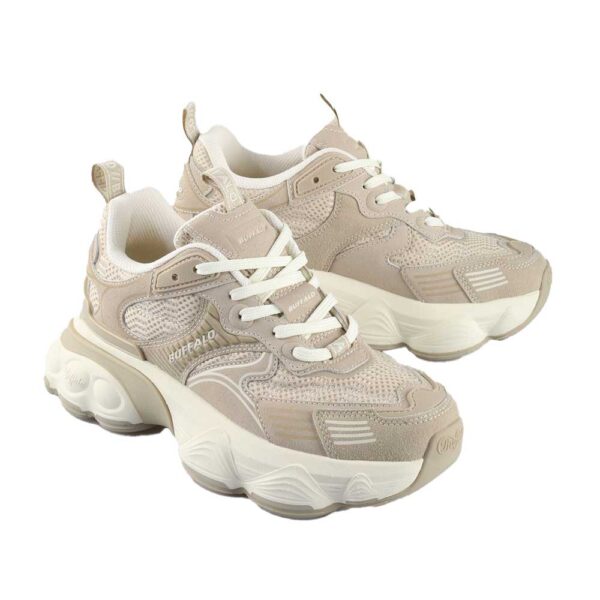 Buffalo Truck chunky sneakers σε beige cream χρώμα με χοντρή σόλα και urban σχεδιασμό, σε λευκό φόντο.