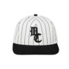 Καπέλο DC Dugout Snapback λευκό με μαύρες ρίγες, κεντημένο λογότυπο DC μπροστά, στυλ μπέιζμπολ, unisex, από τη συλλογή Sport Capsule.