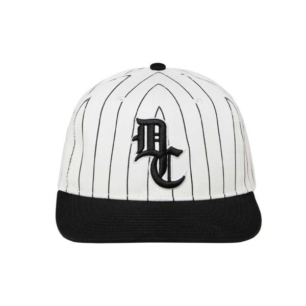 Καπέλο DC Dugout Snapback λευκό με μαύρες ρίγες, κεντημένο λογότυπο DC μπροστά, στυλ μπέιζμπολ, unisex, από τη συλλογή Sport Capsule.