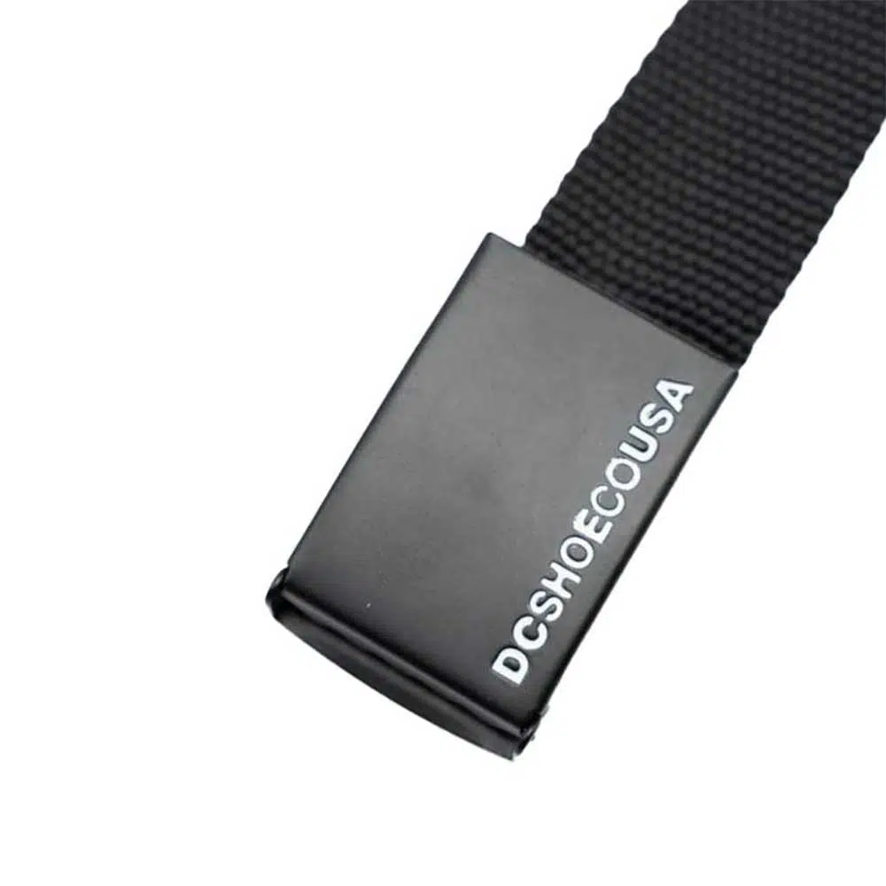 DC Web Belt 3 Black – μαύρη υφασμάτινη ζώνη με μεταλλικό buckle και λογότυπο DC.