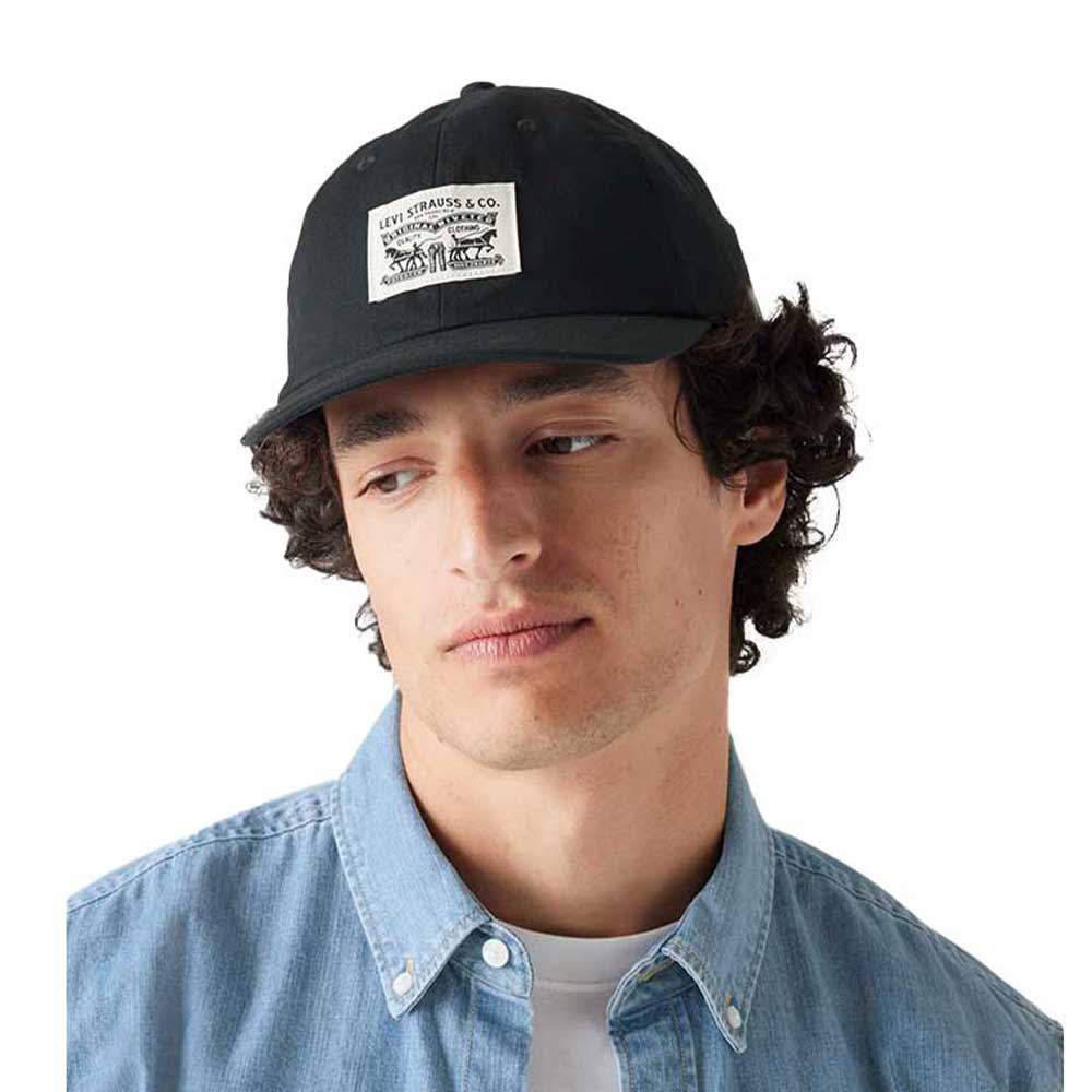 Levi’s Relaxed Dad Cap μαύρο με καμπυλωτό γείσο και ρυθμιζόμενο κλείσιμο αγκράφα