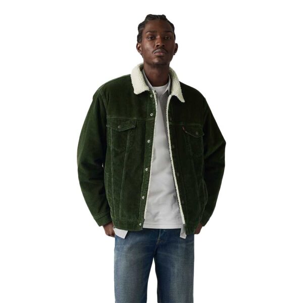 Levi’s Relaxed Fit Trucker Jacket Green με corduroy εξωτερικό, sherpa επένδυση και relaxed fit.
