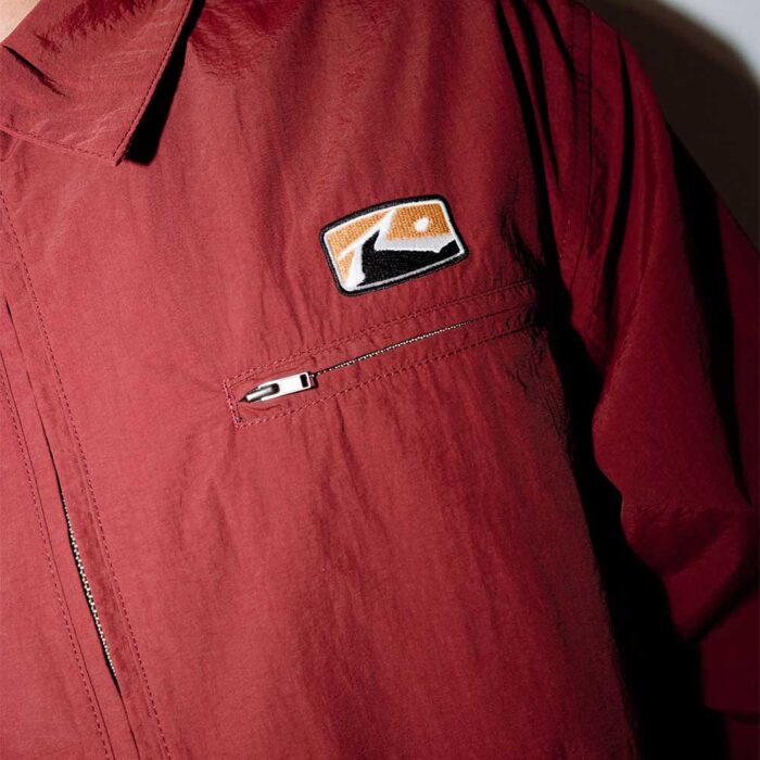Rusty Concealer Shell Jacket, shell jacket με φερμουάρ, κλασικό γιακά, ελαστικές μανσέτες και regular fit.