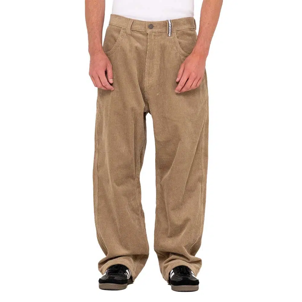 Rusty Flip Daddy Baggy Cord Pant Khaki με baggy εφαρμογή και κέντημα στην πίσω τσέπη.