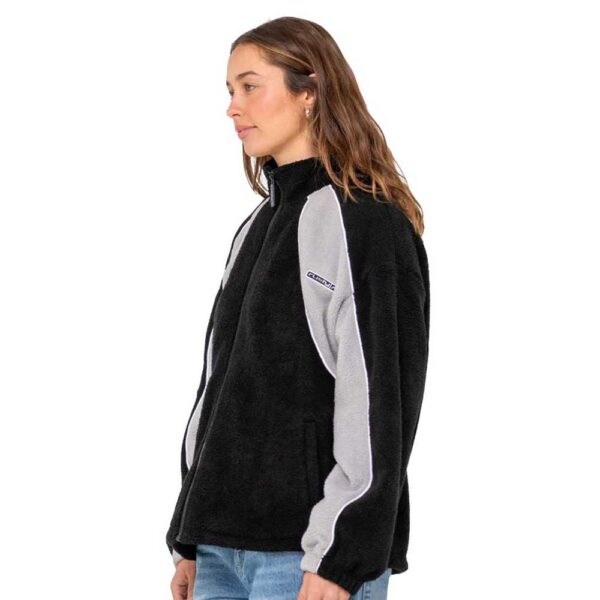 Rusty Two Tides Zip Through Sherpa Fleece σε μαύρο χρώμα, oversized fit, με full zip, πλαϊνές τσέπες και contrast λεπτομέρειες.