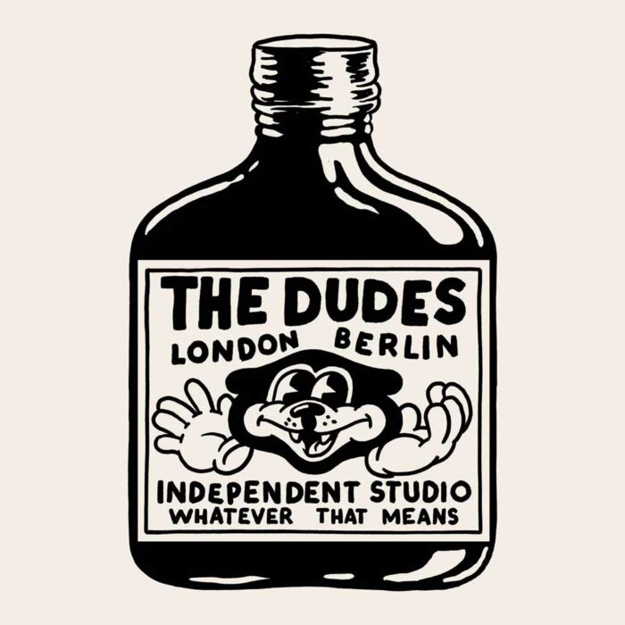 The Dudes Dudes Studio Label T-Shirt Off White με artwork McBess, οργανικό βαμβάκι και υφαντές λεπτομέρειες.