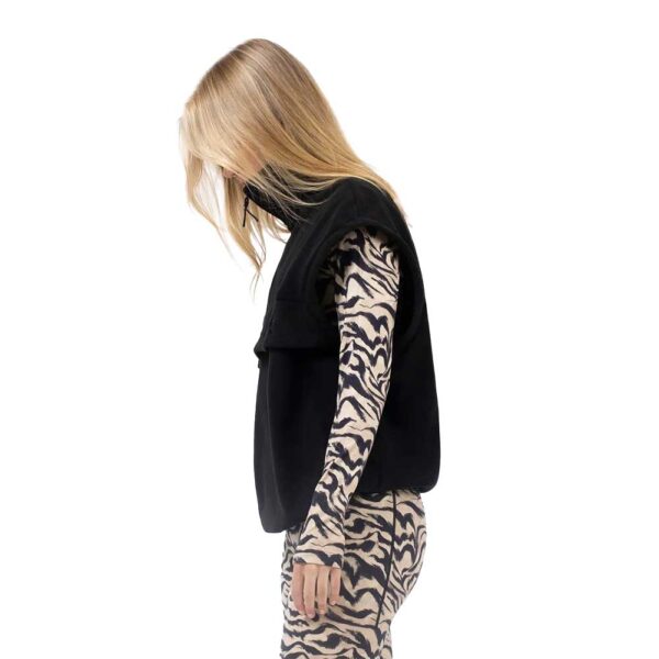 Γυναικείο Eivy Ball Fleece Vest Black με ψηλό γιακά, φερμουάρ και fleece ύφασμα.