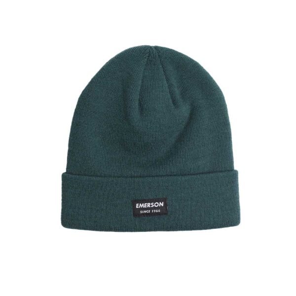 Unisex σκουφί EMERSON 222.EU03.19P σε χρώμα πράσινο, με ελαστική πλέξη, γύρισμα στο τελείωμα και διακριτικό ραφτό λογότυπο.