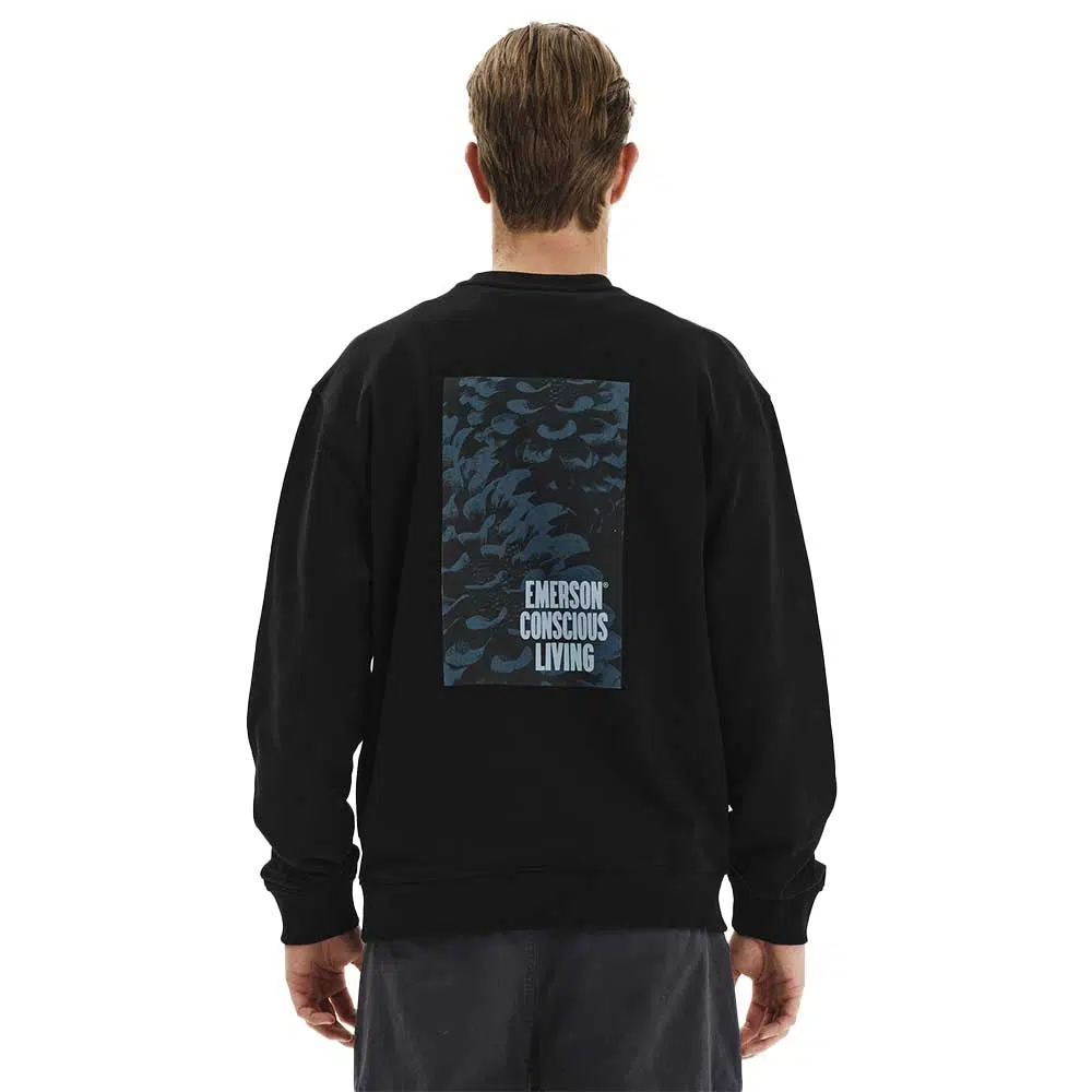 Φούτερ EMERSON Conscious Living σε casual γραμμή με τύπωμα στην πλάτη και minimal street style.