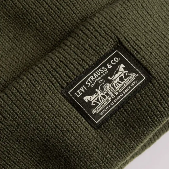 "Levi's Backpatch Beanie σκουφάκι σε green, 100% βαμβακερό, με κλασική πλέξη και λογότυπο Levi's"