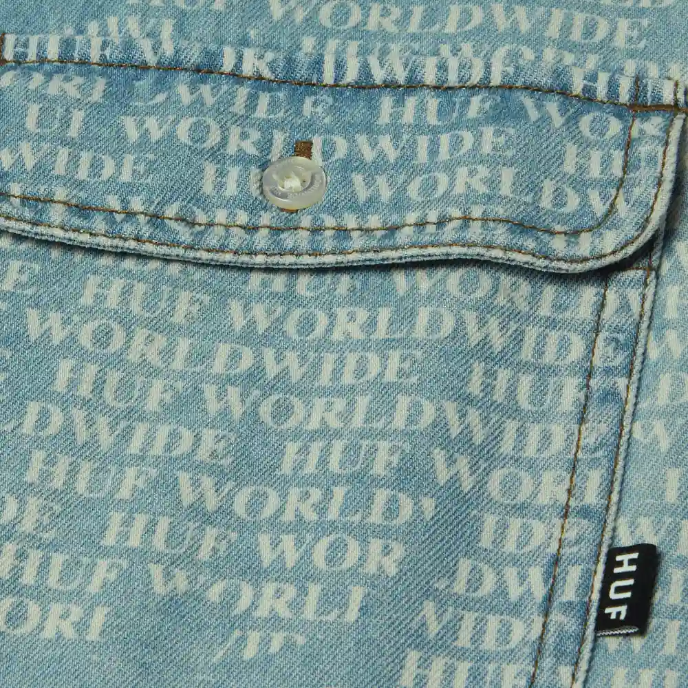 HUF Ceremony Denim Shirt σε washed denim με all-over print, contrast ραφές και διπλές τσέπες στο στήθος.”