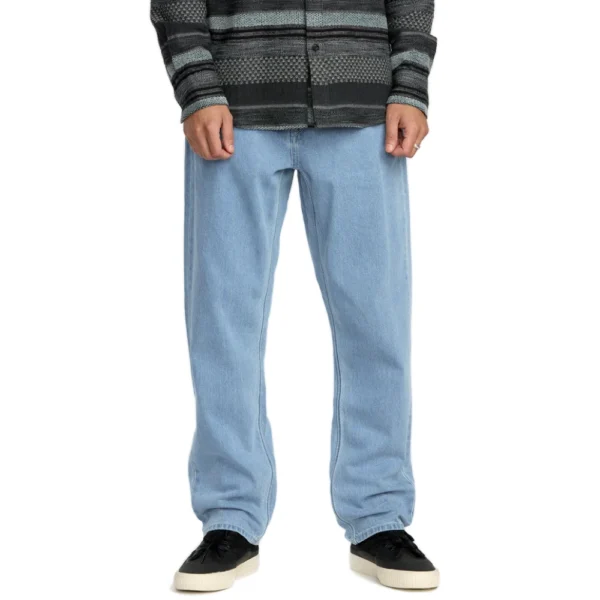 Volcom Fivedown Camper Blue τζιν με relaxed tapered fit, light indigo denim και signature λεπτομέρειες. Άνετο, ποιοτικό και 100% cotton