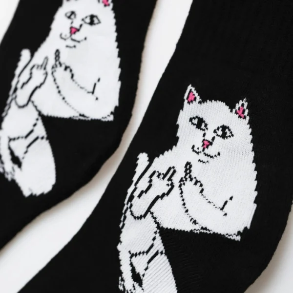 Μαύρες βαμβακερές κάλτσες RIPNDIP Lord Nermal με τη χαρακτηριστική λευκή γάτα σε ένα μέγεθος, διαθέσιμο στο ns97.gr στην καστορια.