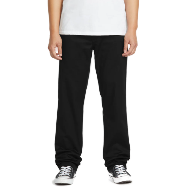 Ανδρικό μαύρο παντελόνι chino Volcom Frickin Modern Stretch σε ίσια γραμμή, διαθέσιμο στο ns97.gr.