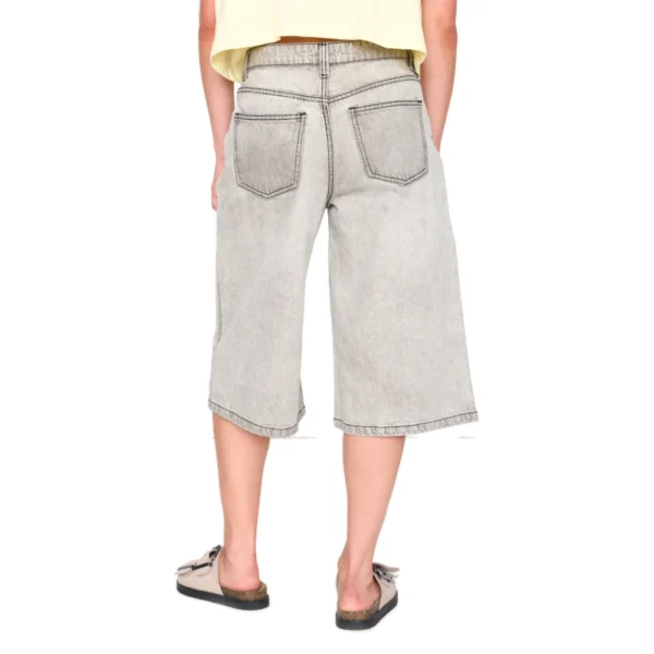 Γυναικεία γκρι τζιν βερμούδα 24colours σε baggy 3/4 γραμμή διαθέσιμο στο ns97.gr καστορια.