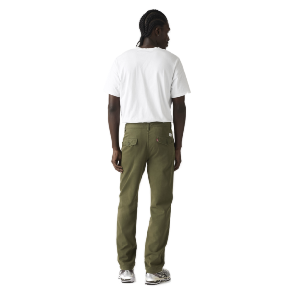 Ανδρικό chino παντελόνι Levi's XX Authentic Relaxed σε χακί χρώμα διαθέσιμο στο ns97.gr Kastoria.