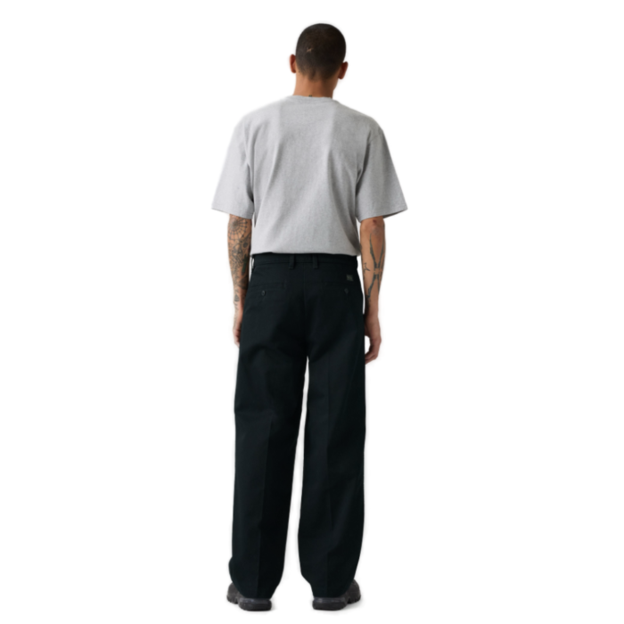 Ανδρικό υφασμάτινο παντελόνι chino Levi's Loose Pleated Work Chinos σε μαύρο χρώμα διαθέσιμο στο ns97.gr Kastoria.