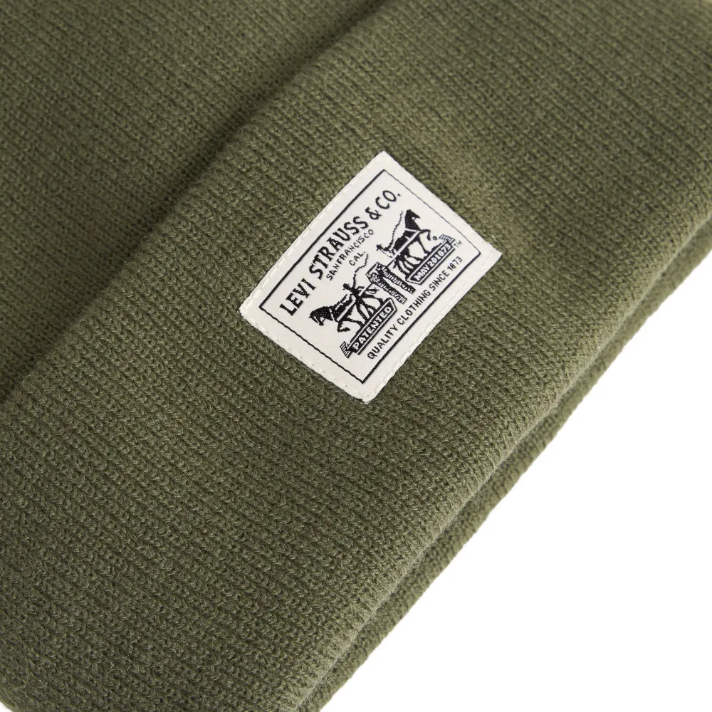 Σκουφάκι πλεκτό Levi's Embarcadero Beanie σε olive night λάδι χρώμα διαθέσιμο στο ns97.gr Kastoria