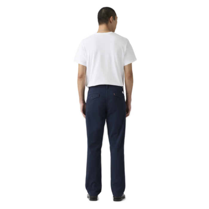 Ανδρικό υφασμάτινο παντελόνι Levi's XX Chino Authentic Relaxed σε σκούρο μπλε χρώμα διαθέσιμο στο ns97.gr Kastoria.