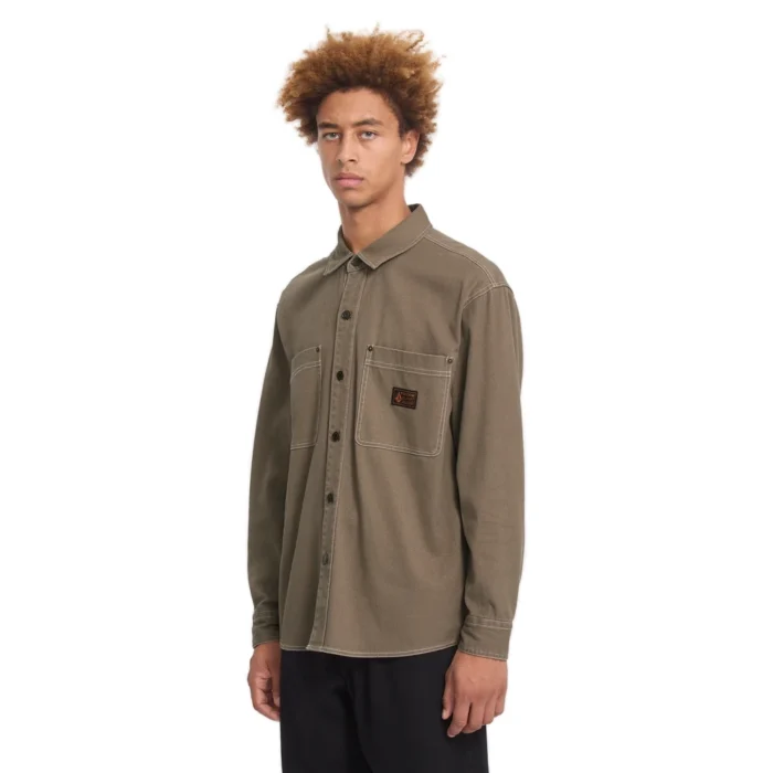 Ανδρικό μακρυμάνικο πουκάμισο Volcom Levelstone Shirt σε earth χακί χρώμα διαθέσιμο στο ns97.gr Kastoria.